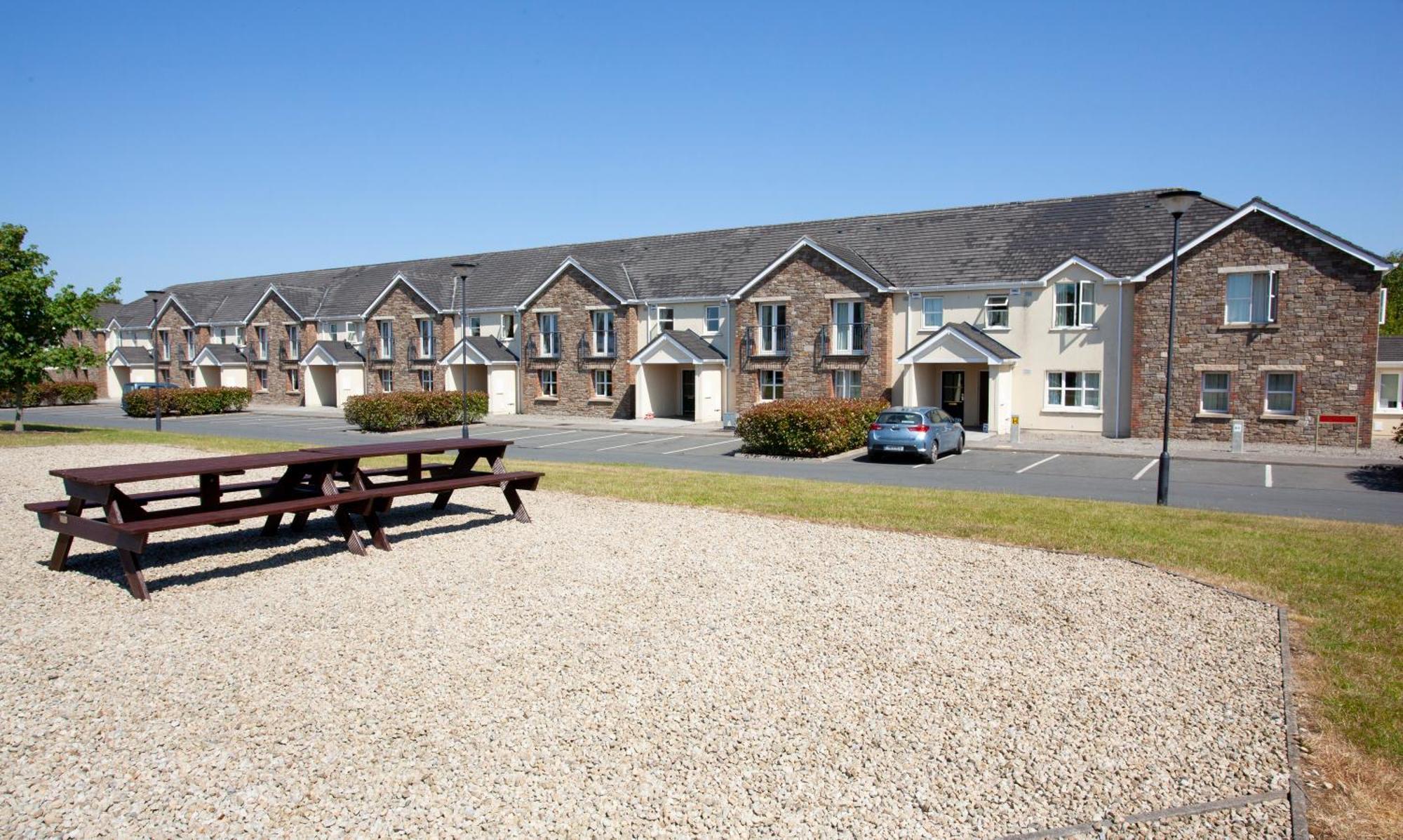 Knightsbrook Hotel Courtyard Accommodation Trim Exteriör bild