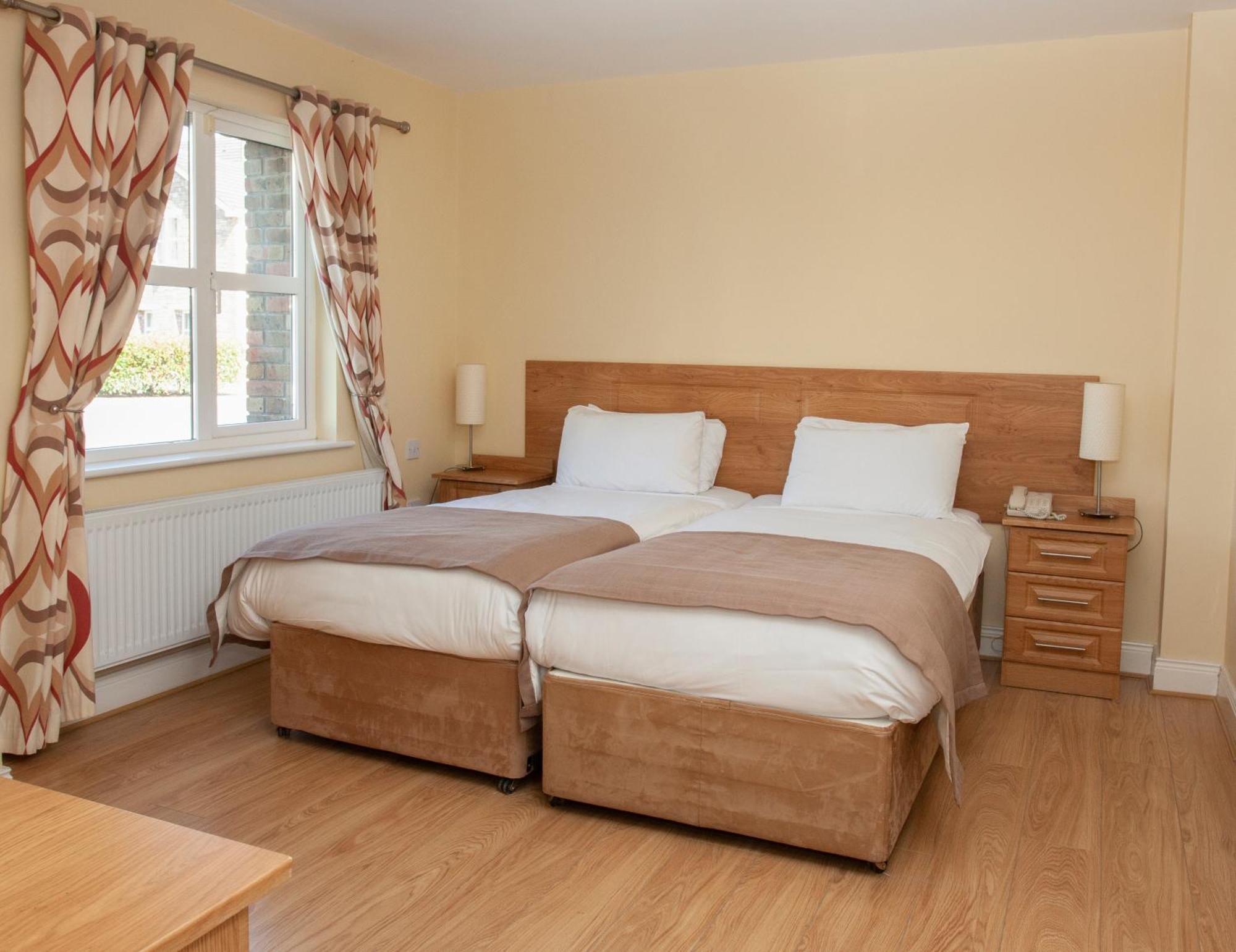 Knightsbrook Hotel Courtyard Accommodation Trim Exteriör bild