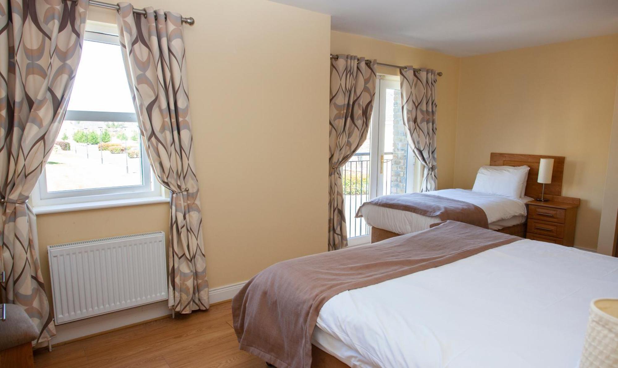 Knightsbrook Hotel Courtyard Accommodation Trim Exteriör bild