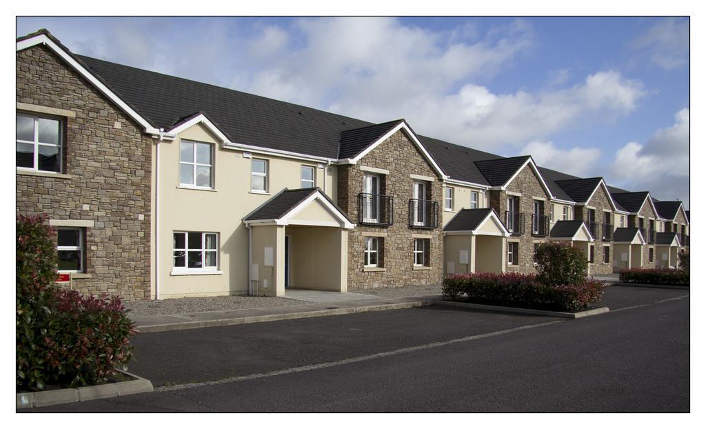Knightsbrook Hotel Courtyard Accommodation Trim Exteriör bild